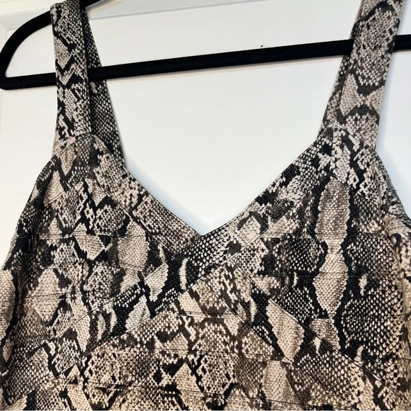H&M Snakeskin pattern body on dress Size 12 ✨NWT✨ - Picture 4 of 7